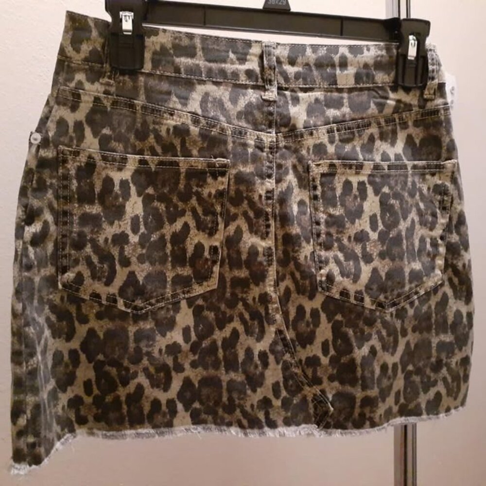 Davi & Dani Leopard Print Skirt NWT NWT - image 2